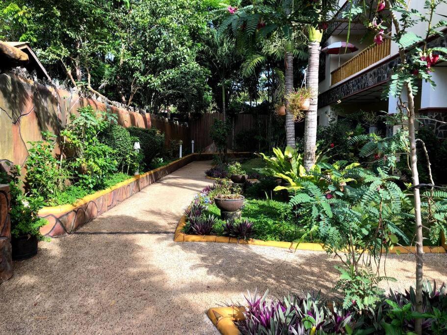 Alona Park Residence - 3 Bedroom Apartment- Alex And Jesa Unit Panglao Bagian luar foto