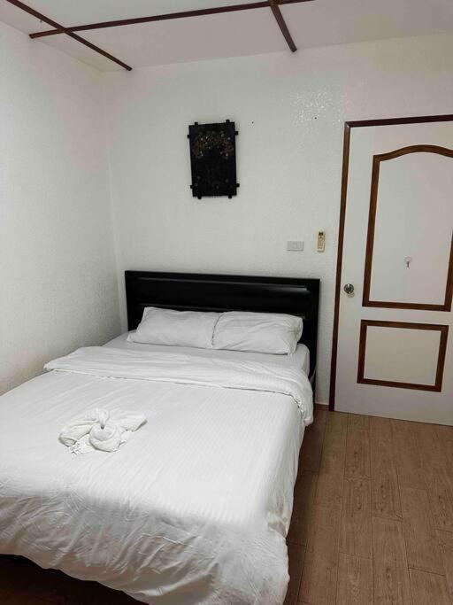 Alona Park Residence - 3 Bedroom Apartment- Alex And Jesa Unit Panglao Bagian luar foto