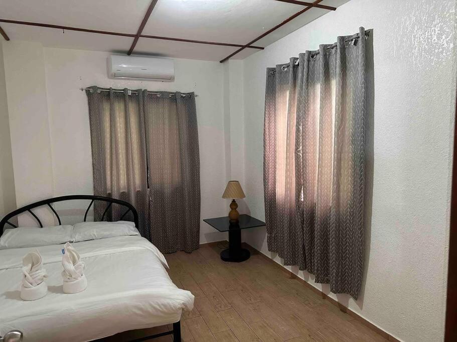 Alona Park Residence - 3 Bedroom Apartment- Alex And Jesa Unit Panglao Bagian luar foto