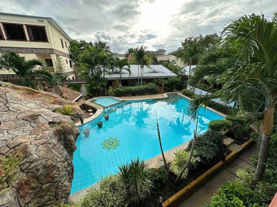Alona Park Residence - 3 Bedroom Apartment- Alex And Jesa Unit Panglao Bagian luar foto