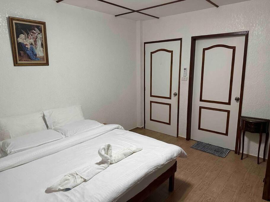 Alona Park Residence - 3 Bedroom Apartment- Alex And Jesa Unit Panglao Bagian luar foto
