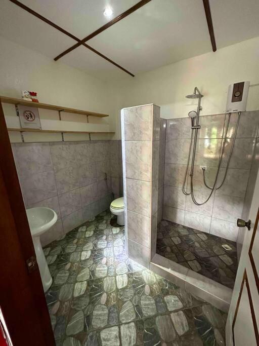Alona Park Residence - 3 Bedroom Apartment- Alex And Jesa Unit Panglao Bagian luar foto